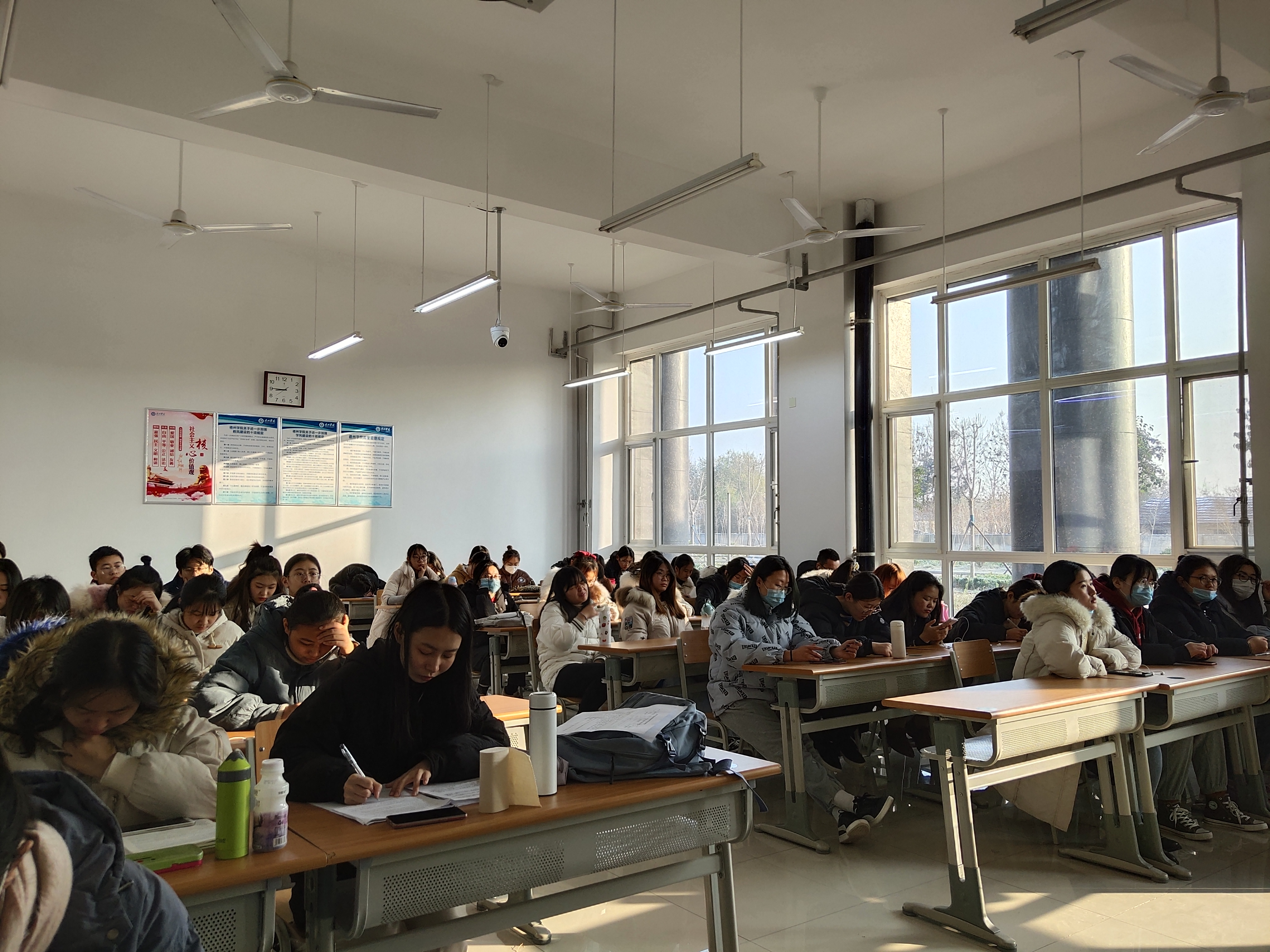 我院组织召开纺织专业学术报告会-德州学院纺织服装学院